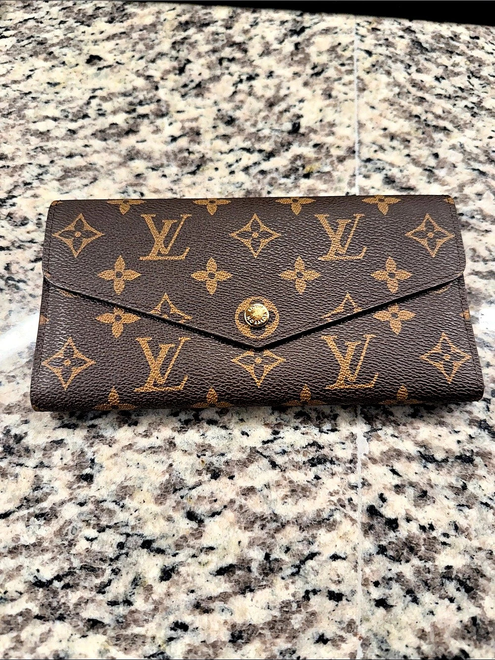 Sarah Wallet Monogram in Brown